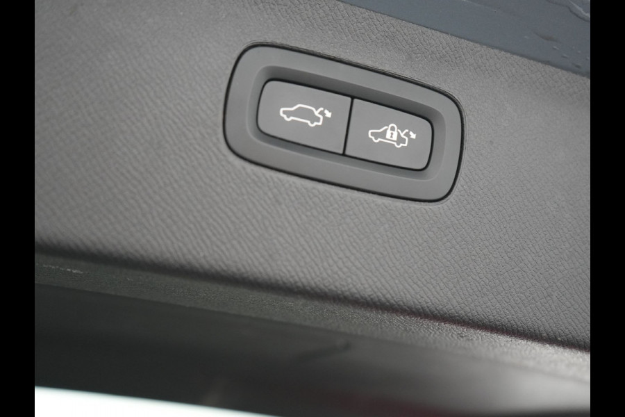 Volvo XC90 Recharge AWD Plus Dark Long Range 7 Persoons PHEV 456pk Dealer O.H | Trekhaak Af Fabriek | Panodak | Adaptive Cruise | 360 Camera | Harman / Kardon | Lederen Sportstoelen Memory & Verwarmd | Keyless | Blis | Stuur Verwarmd | Apple Carplay | Plug In Hybrid
