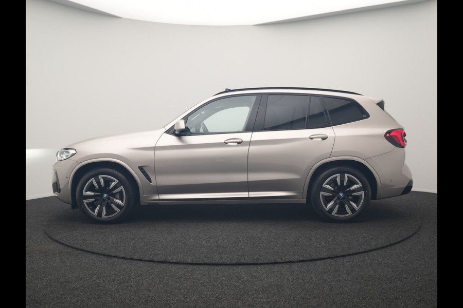 BMW iX3 M Sport 80 kWh 286pk Dealer O.H | Panodak | Adaptive Cruise | Camera | Lederen Sportstoelen Memory & Verwarmd | Sfeerverlichting | Blis | Apple Carplay | Navigatie | DAB | 19"L.M