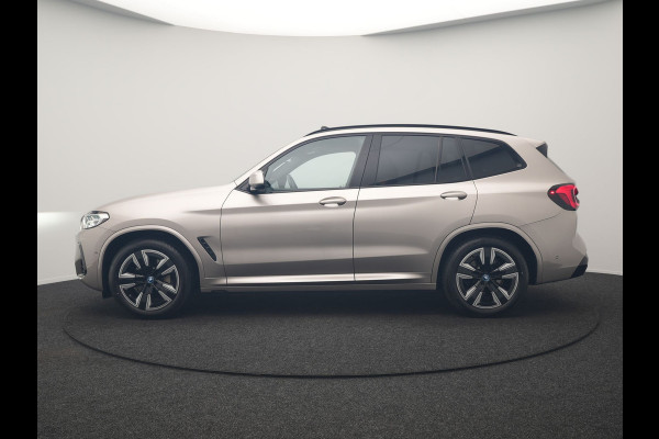 BMW iX3 M Sport 80 kWh 286pk Dealer O.H | Panodak | Adaptive Cruise | Camera | Lederen Sportstoelen Memory & Verwarmd | Sfeerverlichting | Blis | Apple Carplay | Navigatie | DAB | 19"L.M