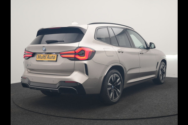 BMW iX3 M Sport 80 kWh 286pk Dealer O.H | Panodak | Adaptive Cruise | Camera | Lederen Sportstoelen Memory & Verwarmd | Sfeerverlichting | Blis | Apple Carplay | Navigatie | DAB | 19"L.M