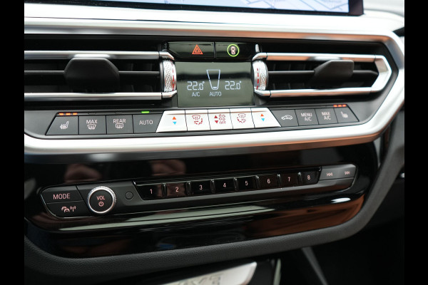 BMW iX3 M Sport 80 kWh 286pk Dealer O.H | Panodak | Adaptive Cruise | Camera | Lederen Sportstoelen Memory & Verwarmd | Sfeerverlichting | Blis | Apple Carplay | Navigatie | DAB | 19"L.M