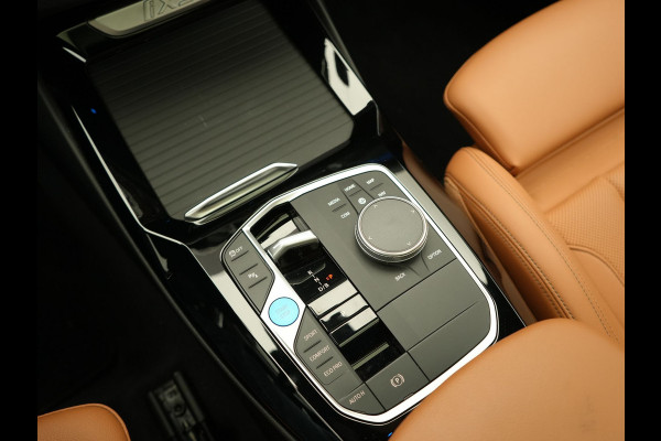 BMW iX3 M Sport 80 kWh 286pk Dealer O.H | Panodak | Adaptive Cruise | Camera | Lederen Sportstoelen Memory & Verwarmd | Sfeerverlichting | Blis | Apple Carplay | Navigatie | DAB | 19"L.M