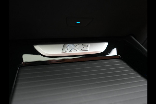 BMW iX3 M Sport 80 kWh 286pk Dealer O.H | Panodak | Adaptive Cruise | Camera | Lederen Sportstoelen Memory & Verwarmd | Sfeerverlichting | Blis | Apple Carplay | Navigatie | DAB | 19"L.M