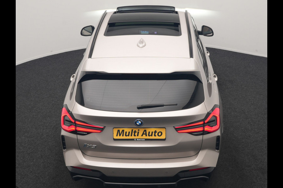 BMW iX3 M Sport 80 kWh 286pk Dealer O.H | Panodak | Adaptive Cruise | Camera | Lederen Sportstoelen Memory & Verwarmd | Sfeerverlichting | Blis | Apple Carplay | Navigatie | DAB | 19"L.M