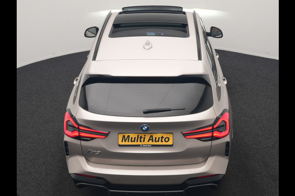 BMW iX3 M Sport 80 kWh 286pk Dealer O.H | Panodak | Adaptive Cruise | Camera | Lederen Sportstoelen Memory & Verwarmd | Sfeerverlichting | Blis | Apple Carplay | Navigatie | DAB | 19"L.M