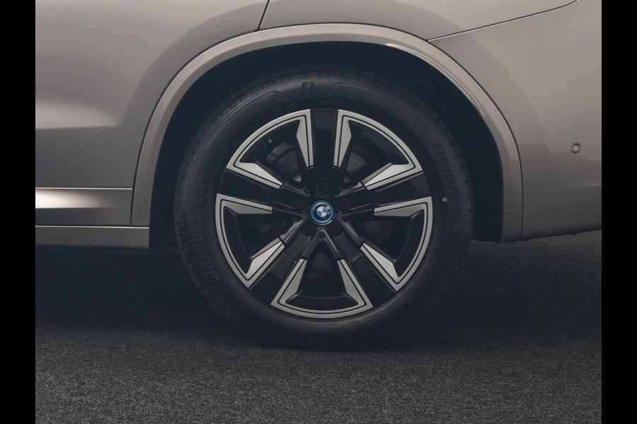 BMW iX3 M Sport 80 kWh 286pk Dealer O.H | Panodak | Adaptive Cruise | Camera | Lederen Sportstoelen Memory & Verwarmd | Sfeerverlichting | Blis | Apple Carplay | Navigatie | DAB | 19"L.M