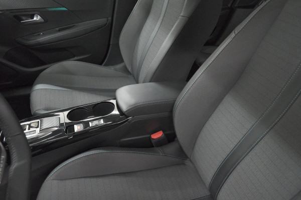 Peugeot e-208 EV Allure 50 kWh | 98,9% SOH | Camera | Navigatie | Parkeersensoren | Stoelverwarming