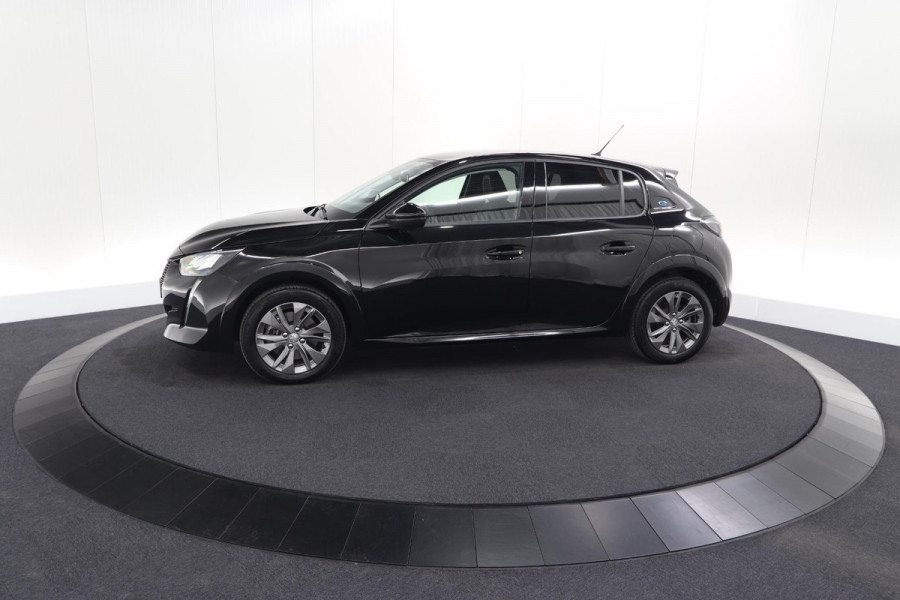 Peugeot e-208 EV Allure 50 kWh | 98,9% SOH | Camera | Navigatie | Parkeersensoren | Stoelverwarming
