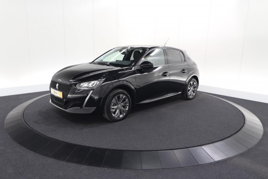 Peugeot e-208 EV Allure 50 kWh | 98,9% SOH | Camera | Navigatie | Parkeersensoren | Stoelverwarming