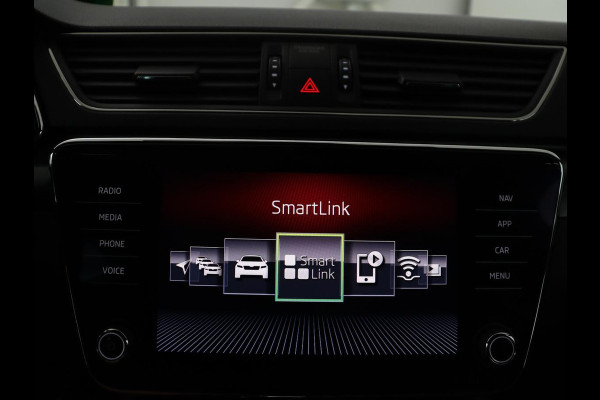 Škoda Superb Combi 1.5 TSI ACT Sportline Business | Leder/alcantara | Memory | Stoelverwarming | Virtueel dashboard | Park assist | Carplay | Navigatie | Climate control | Sfeerverlichting | Elektrische achterklep