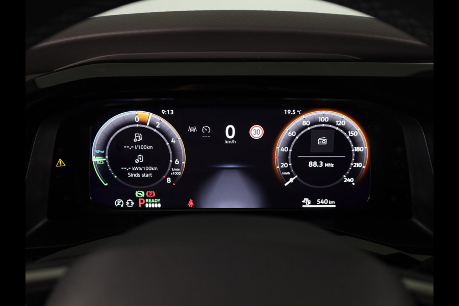 Volkswagen Multivan 1.5 eHybrid L2 Bulli Edition 4Motion 245 pk Automaat (DSG) | Verlengde garantie | Navigatie | Panoramadak | Parkeersensoren (Park assist) | Achteruitrijcamera | Matrix LED koplampen |