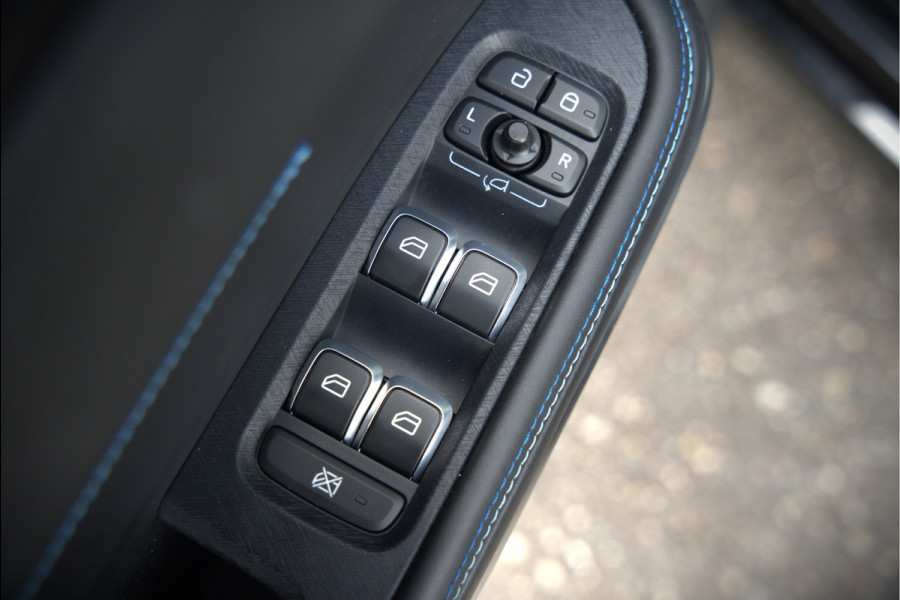Lynk & Co 01 1.5 Black Edition | Panoramadak | Stoelverwarming | Keyless | Apple Carplay | Memory Seat | Adaptive Cruise Control | Infinity | Navigatie | 360 Camera | Parkeersensoren | Ambiance Verlichting | SOH 96,99%