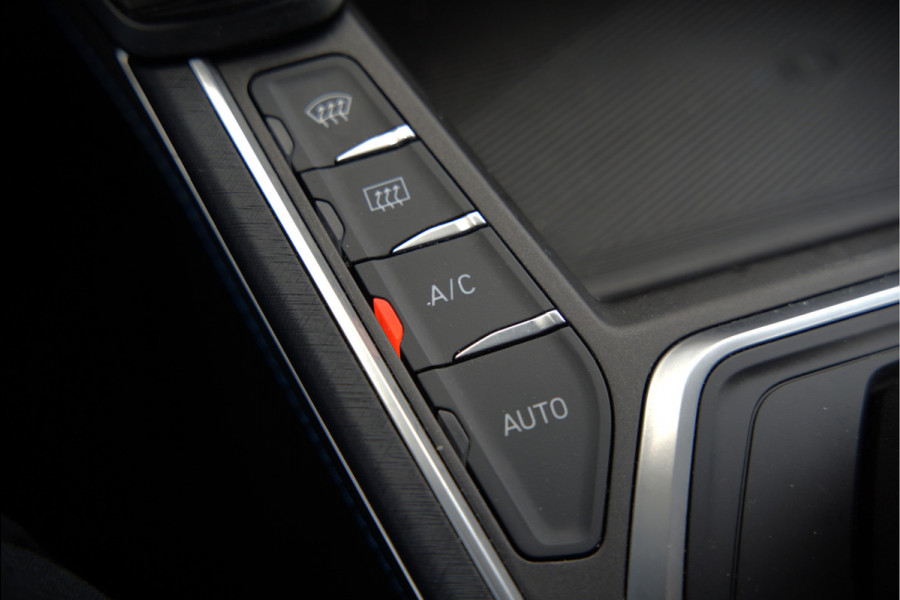 Lynk & Co 01 1.5 Black Edition | Panoramadak | Stoelverwarming | Keyless | Apple Carplay | Memory Seat | Adaptive Cruise Control | Infinity | Navigatie | 360 Camera | Parkeersensoren | Ambiance Verlichting | SOH 96,99%