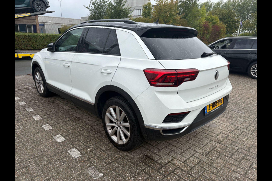 Volkswagen T-Roc 1.5 TSI Sport Business R 150pk | Trekhaak | Panoramadak | Stoelverwarming | Carplay | Cruise Control |