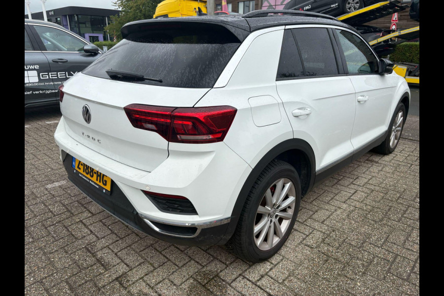 Volkswagen T-Roc 1.5 TSI Sport Business R 150pk | Trekhaak | Panoramadak | Stoelverwarming | Carplay | Cruise Control |