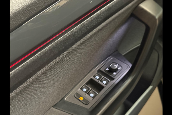 Volkswagen T-Roc 1.5 TSI Sportline Business | Sfeerverlichting | Camera | Carplay | Stoelverwarming