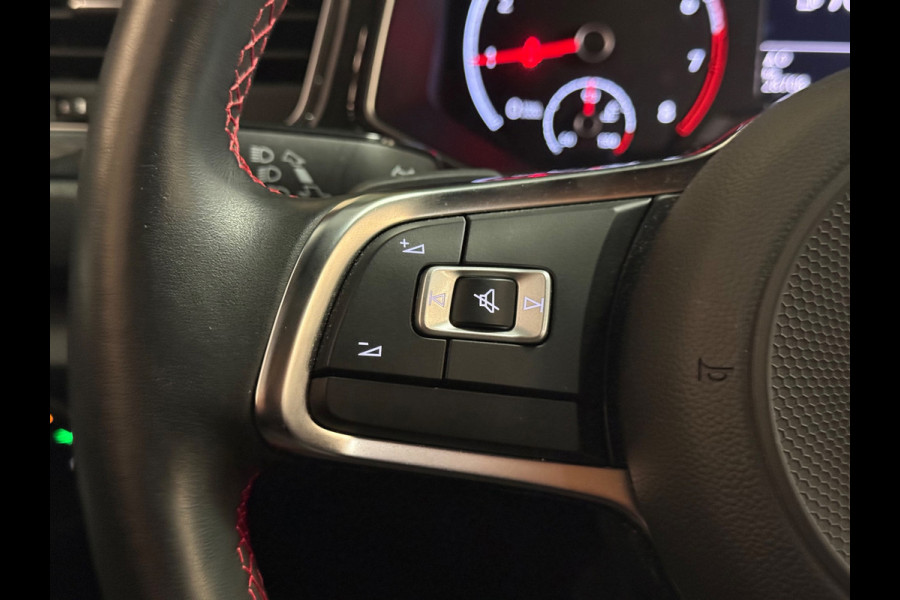 Volkswagen T-Roc 1.5 TSI Sportline Business | Sfeerverlichting | Camera | Carplay | Stoelverwarming