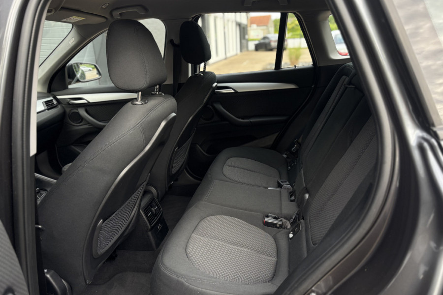 BMW X1 xDrive25e | PDC V+A | Elektrische Klep | Lendensteunen | LED | Carplay | 35X op voorraad