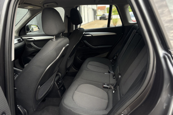BMW X1 xDrive25e | PDC V+A | Elektrische Klep | Lendensteunen | LED | Carplay | 35X op voorraad