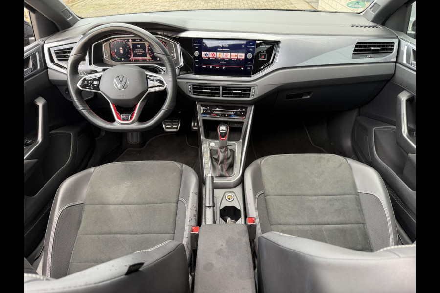 Volkswagen Polo 2.0 TSI GTI 18"/Panoramadak/Dodehoek/Stoelverwarming/Digital Cockpit Pro/Adaptieve cruise/IQ Light/Keyless/PDC v+a/Apple Carplay & Android Auto