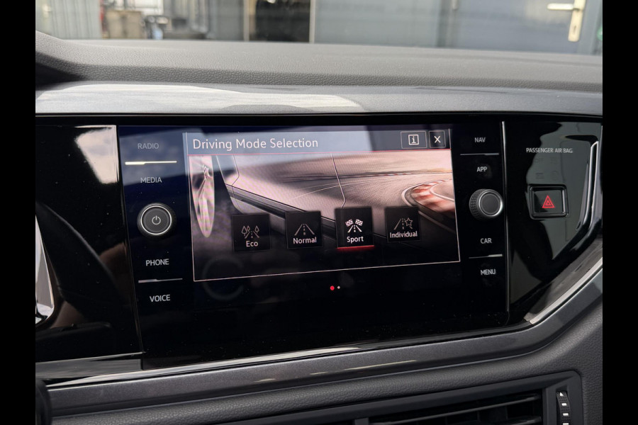 Volkswagen Polo 2.0 TSI GTI 18"/Panoramadak/Dodehoek/Stoelverwarming/Digital Cockpit Pro/Adaptieve cruise/IQ Light/Keyless/PDC v+a/Apple Carplay & Android Auto