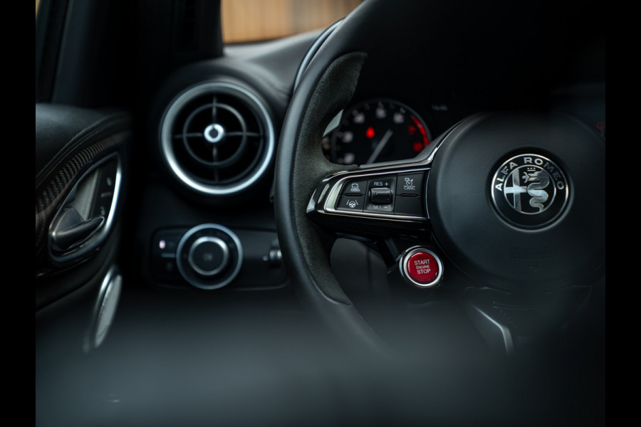 Alfa Romeo Giulia 2.9 V6 Quadrifoglio | Harman/Kardon | Adapt. cruise | Carplay | Carbon stuur