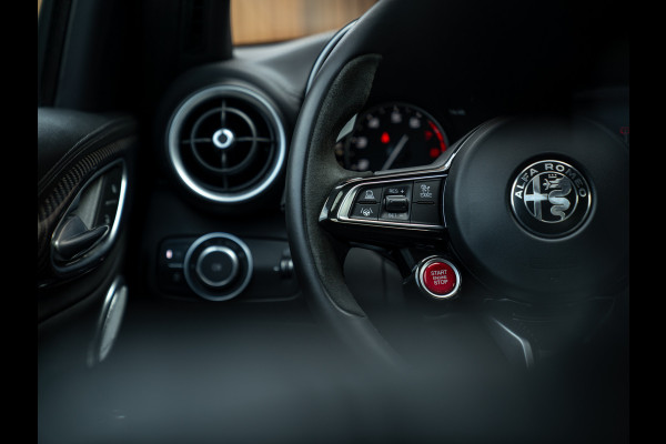 Alfa Romeo Giulia 2.9 V6 Quadrifoglio | Harman/Kardon | Adapt. cruise | Carplay | Carbon stuur