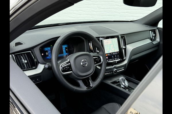 Volvo XC60 2.0 T6 Plug-in hybrid AWD Plus Dark | Trekhaak | Pano | Pilost Assist | Memory