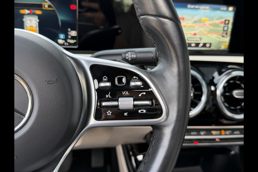 Mercedes-Benz CLA-Klasse Shooting Brake 250 e Luxury Line 18"/Panoramadak/Leder/Stoel + stuurverwarming/Burmester/Elektrische klep/Keyless/PDC v+a/Apple Carplay & Android Auto