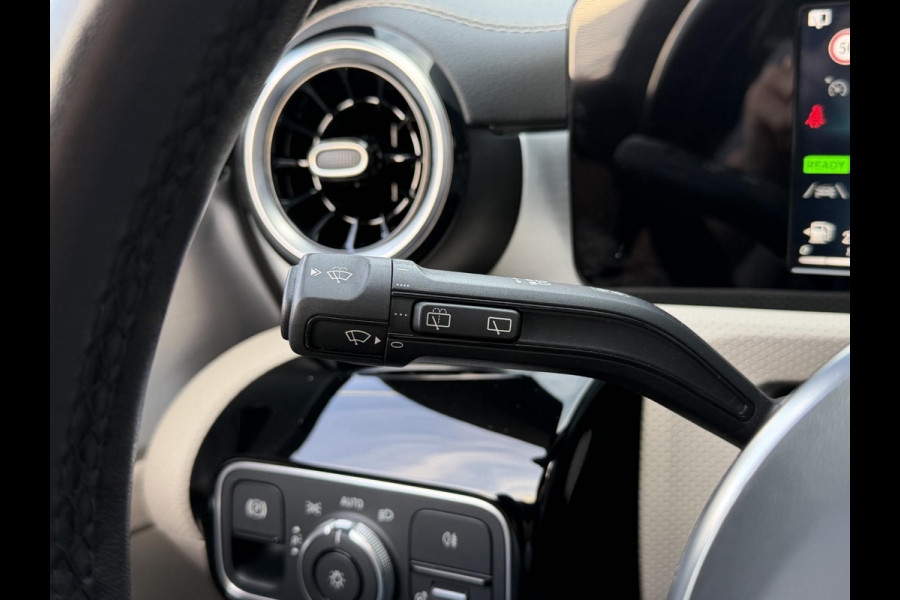 Mercedes-Benz CLA-Klasse Shooting Brake 250 e Luxury Line 18"/Panoramadak/Leder/Stoel + stuurverwarming/Burmester/Elektrische klep/Keyless/PDC v+a/Apple Carplay & Android Auto