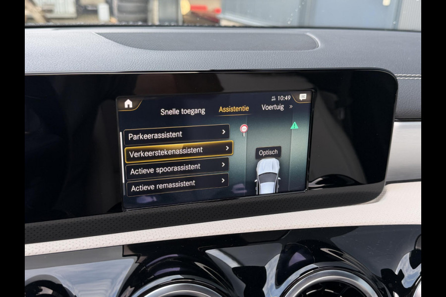 Mercedes-Benz CLA-Klasse Shooting Brake 250 e Luxury Line 18"/Panoramadak/Leder/Stoel + stuurverwarming/Burmester/Elektrische klep/Keyless/PDC v+a/Apple Carplay & Android Auto