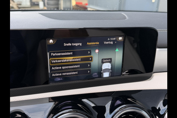 Mercedes-Benz CLA-Klasse Shooting Brake 250 e Luxury Line 18"/Panoramadak/Leder/Stoel + stuurverwarming/Burmester/Elektrische klep/Keyless/PDC v+a/Apple Carplay & Android Auto