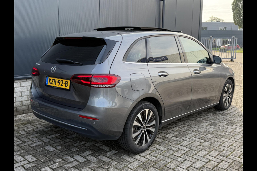 Mercedes-Benz B-Klasse 250 e 17"/SOH 100%/Leder/Panoramadak/Matrix LED/Keyless/Stoelverwarming/Sfeerverlichting/Camera/PDC v+a/