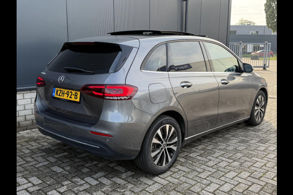 Mercedes-Benz B-Klasse 250 e 17"/SOH 100%/Leder/Panoramadak/Matrix LED/Keyless/Stoelverwarming/Sfeerverlichting/Camera/PDC v+a/
