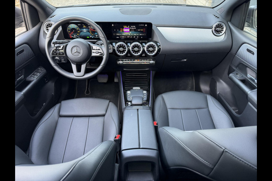 Mercedes-Benz B-Klasse 250 e 17"/SOH 100%/Leder/Panoramadak/Matrix LED/Keyless/Stoelverwarming/Sfeerverlichting/Camera/PDC v+a/