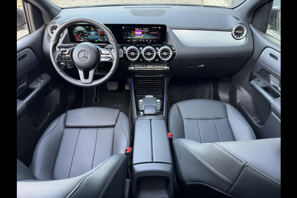 Mercedes-Benz B-Klasse 250 e 17"/SOH 100%/Leder/Panoramadak/Matrix LED/Keyless/Stoelverwarming/Sfeerverlichting/Camera/PDC v+a/