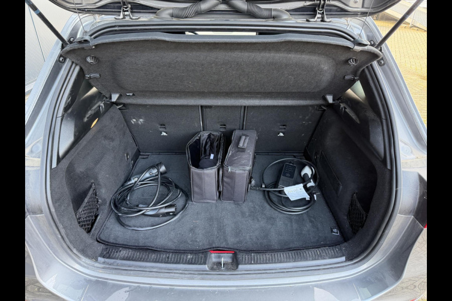 Mercedes-Benz B-Klasse 250 e 17"/SOH 100%/Leder/Panoramadak/Matrix LED/Keyless/Stoelverwarming/Sfeerverlichting/Camera/PDC v+a/