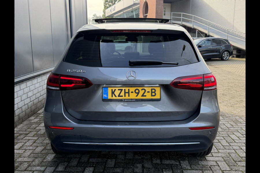 Mercedes-Benz B-Klasse 250 e 17"/SOH 100%/Leder/Panoramadak/Matrix LED/Keyless/Stoelverwarming/Sfeerverlichting/Camera/PDC v+a/