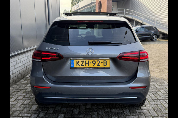 Mercedes-Benz B-Klasse 250 e 17"/SOH 100%/Leder/Panoramadak/Matrix LED/Keyless/Stoelverwarming/Sfeerverlichting/Camera/PDC v+a/