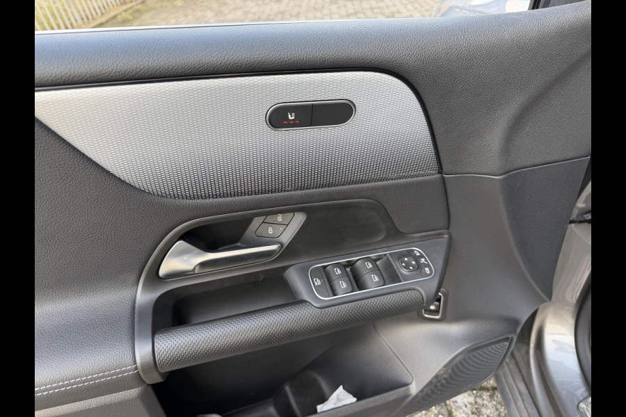 Mercedes-Benz B-Klasse 250 e 17"/SOH 100%/Leder/Panoramadak/Matrix LED/Keyless/Stoelverwarming/Sfeerverlichting/Camera/PDC v+a/