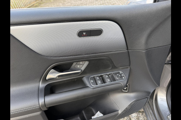 Mercedes-Benz B-Klasse 250 e 17"/SOH 100%/Leder/Panoramadak/Matrix LED/Keyless/Stoelverwarming/Sfeerverlichting/Camera/PDC v+a/