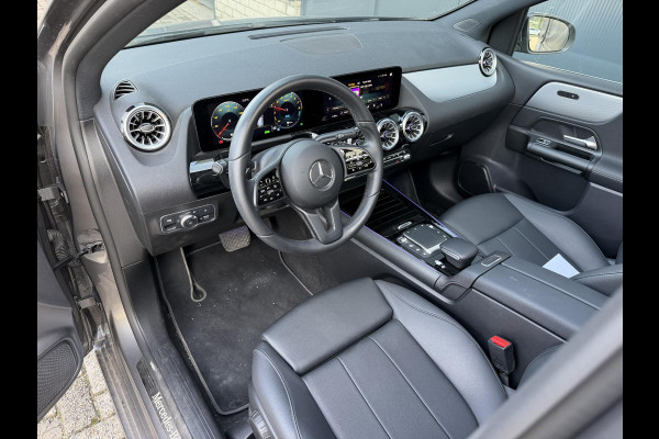 Mercedes-Benz B-Klasse 250 e 17"/SOH 100%/Leder/Panoramadak/Matrix LED/Keyless/Stoelverwarming/Sfeerverlichting/Camera/PDC v+a/