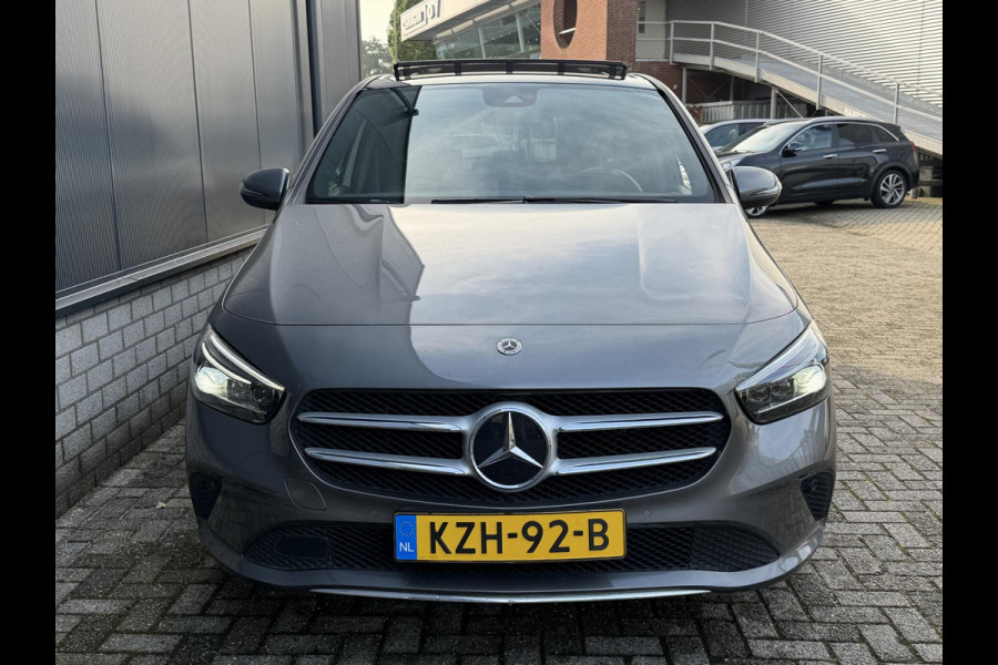 Mercedes-Benz B-Klasse 250 e 17"/SOH 100%/Leder/Panoramadak/Matrix LED/Keyless/Stoelverwarming/Sfeerverlichting/Camera/PDC v+a/