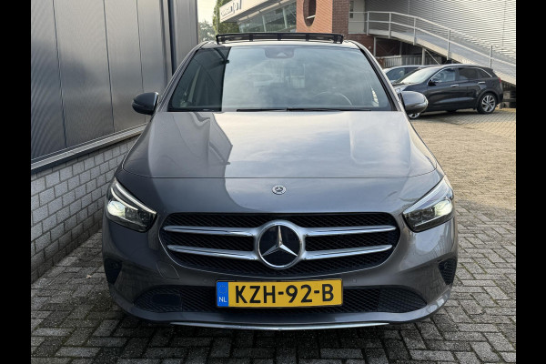 Mercedes-Benz B-Klasse 250 e 17"/SOH 100%/Leder/Panoramadak/Matrix LED/Keyless/Stoelverwarming/Sfeerverlichting/Camera/PDC v+a/