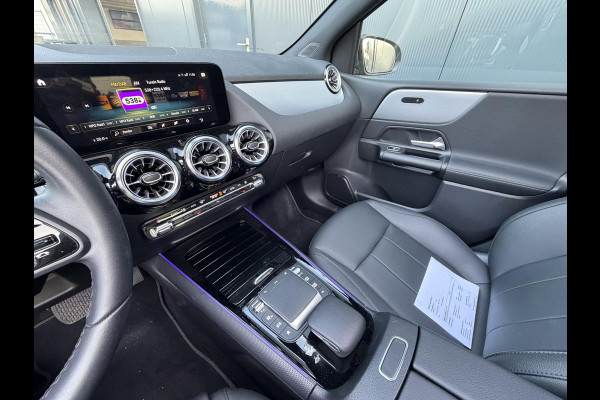 Mercedes-Benz B-Klasse 250 e 17"/SOH 100%/Leder/Panoramadak/Matrix LED/Keyless/Stoelverwarming/Sfeerverlichting/Camera/PDC v+a/