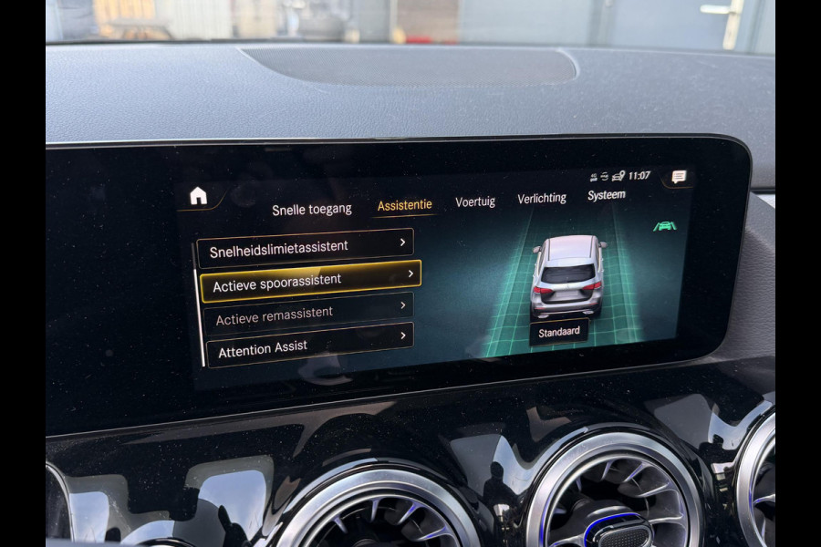 Mercedes-Benz B-Klasse 250 e 17"/SOH 100%/Leder/Panoramadak/Matrix LED/Keyless/Stoelverwarming/Sfeerverlichting/Camera/PDC v+a/