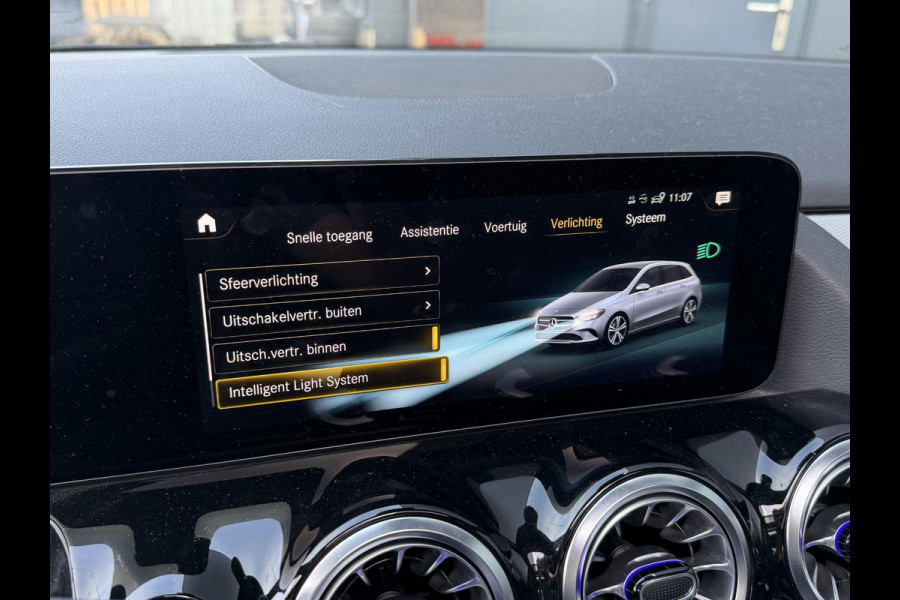 Mercedes-Benz B-Klasse 250 e 17"/SOH 100%/Leder/Panoramadak/Matrix LED/Keyless/Stoelverwarming/Sfeerverlichting/Camera/PDC v+a/