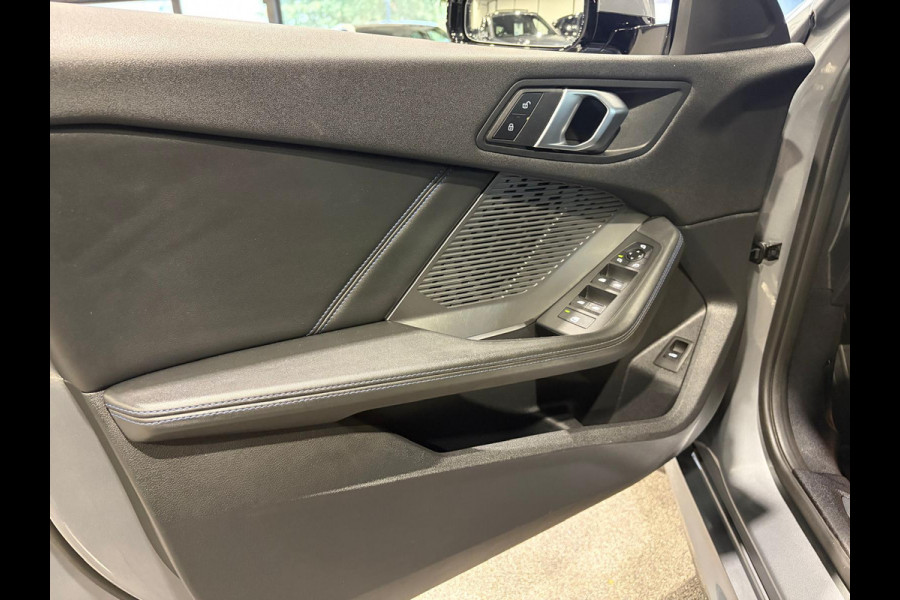 BMW 1-serie 120 M Sport Design Edition Panoramadak | Stoelverwarming | Camera | Carplay