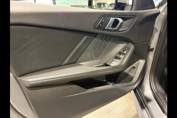 BMW 1-serie 120 M Sport Design Edition Panoramadak | Stoelverwarming | Camera | Carplay