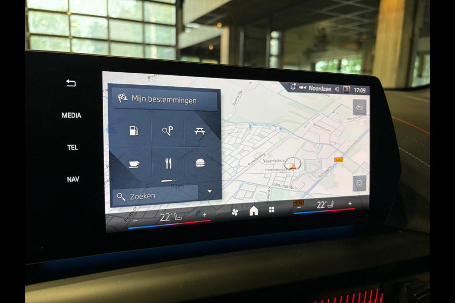 BMW 1-serie 120 M Sport Design Edition Panoramadak | Stoelverwarming | Camera | Carplay